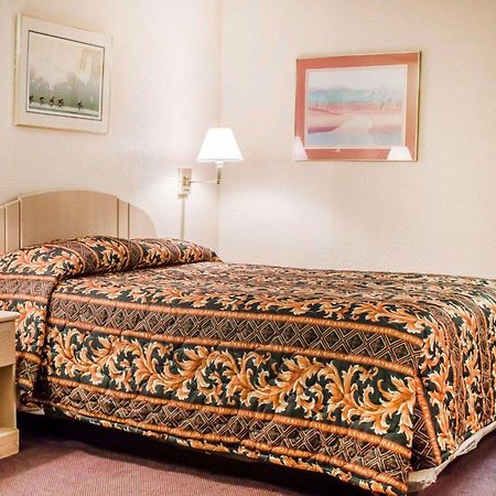 Rodeway Inn Findlay Exteriér fotografie