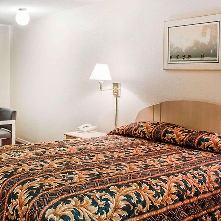 Rodeway Inn Findlay Exteriér fotografie
