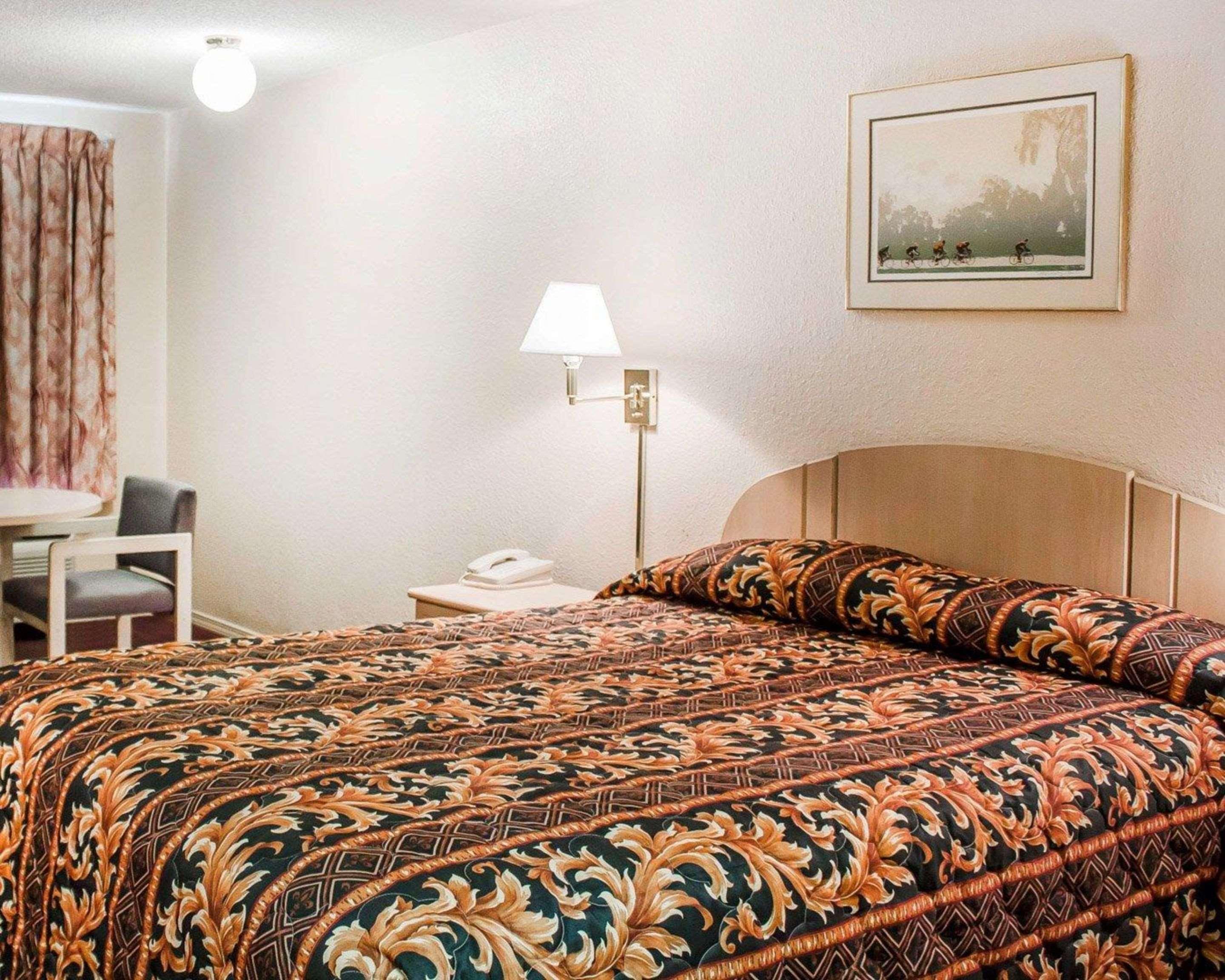 Rodeway Inn Findlay Exteriér fotografie