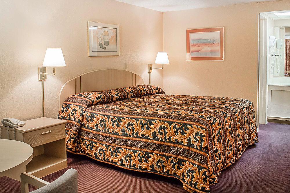 Rodeway Inn Findlay Exteriér fotografie