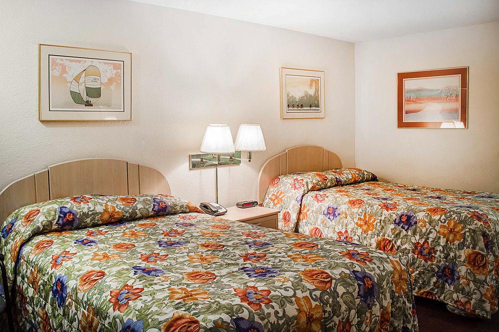 Rodeway Inn Findlay Exteriér fotografie
