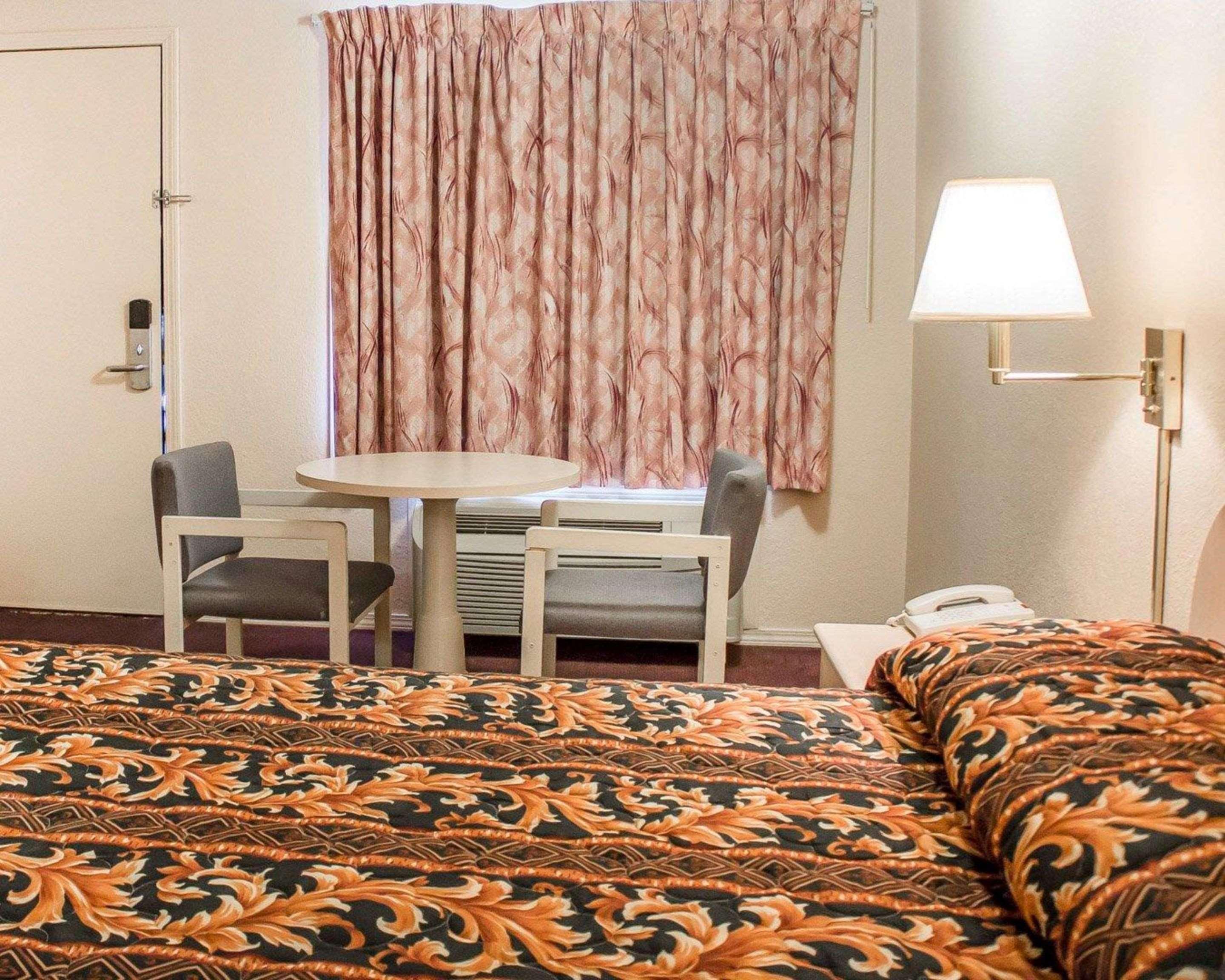 Rodeway Inn Findlay Exteriér fotografie
