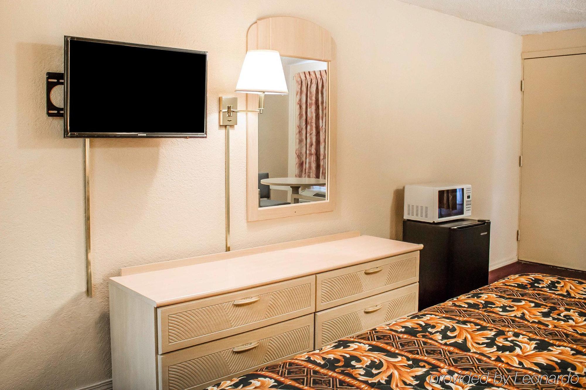 Rodeway Inn Findlay Exteriér fotografie